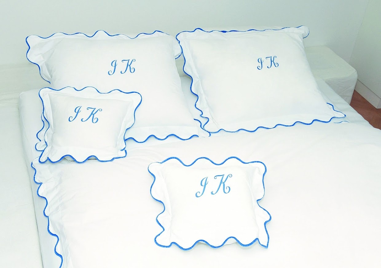 Biancheria da letto con monogramma ricamato per hotel di lusso
